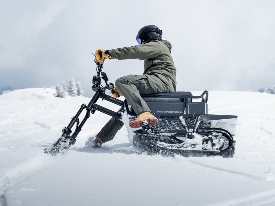 MoonBikes 100 Electric Snowbike Ultralight Electric Snowmobile EV Snow Bike MoonBikes 100 Electric SnowBikes